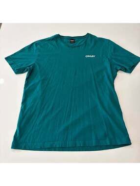 Men’s Oakley size Large Tee